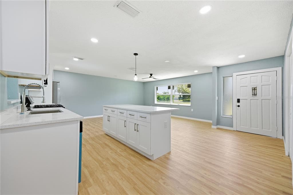 5920 DENVER STREET NE, ST PETERSBURG, FL 33703 — zdjęcie 5