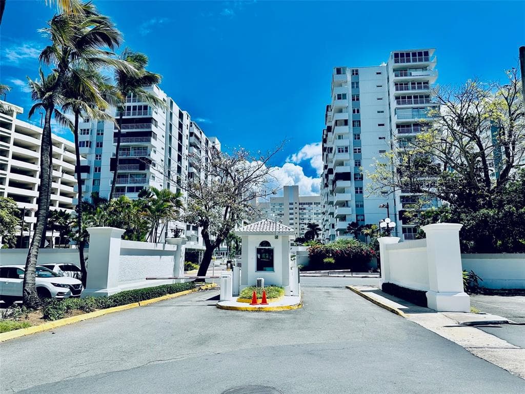 6400 ISLA VERDE AVENUE # 12J, CAROLINA, PR 00979