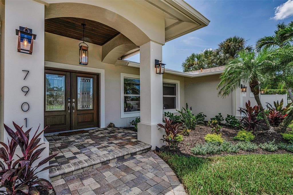 7901 10TH AVENUE S, ST PETERSBURG, FL 33707 — zdjęcie 2