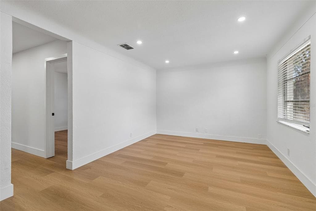 517 HAMPTON AVENUE NE, ST PETERSBURG, FL 33703 — zdjęcie 2