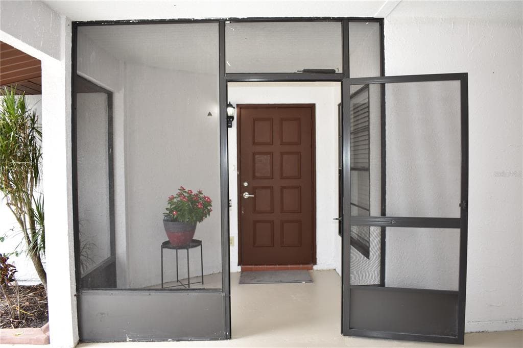 1702 AURA COURT, SUN CITY CENTER, FL 33573 — zdjęcie 2