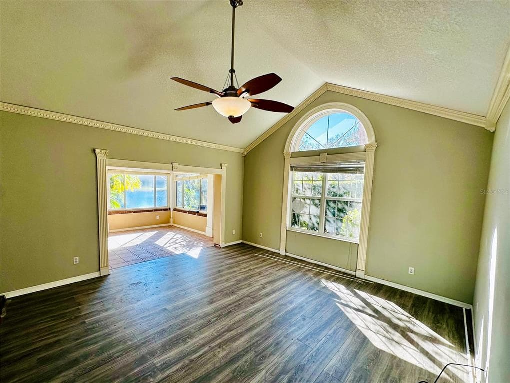 801 SILVERTHORN LANE, SUN CITY CENTER, FL 33573 — zdjęcie 4