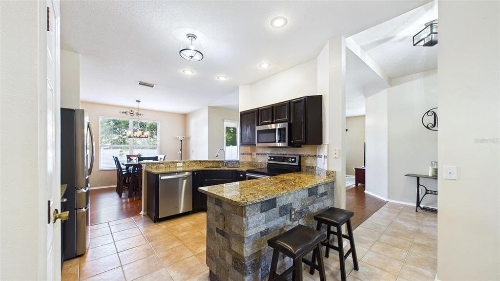 4021 3RD AVENUE E, BRADENTON, FL 34208 — zdjęcie 2
