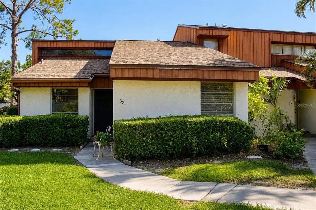 2054 SUNSET POINT ROAD # 38, CLEARWATER, FL 33765