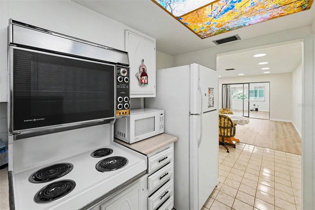 5870 38TH AVENUE N # 43, ST PETERSBURG, FL 33710 — zdjęcie 3