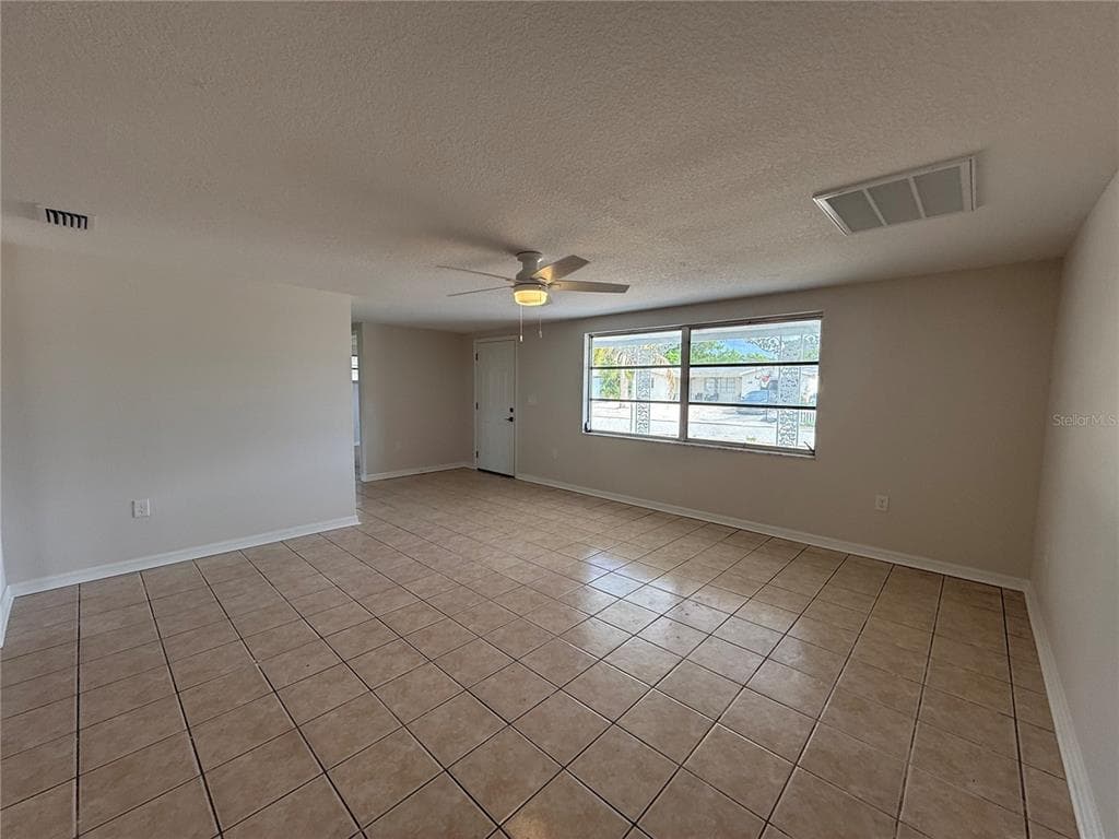 5241 SPARROW DRIVE, HOLIDAY, FL 34690 — zdjęcie 4