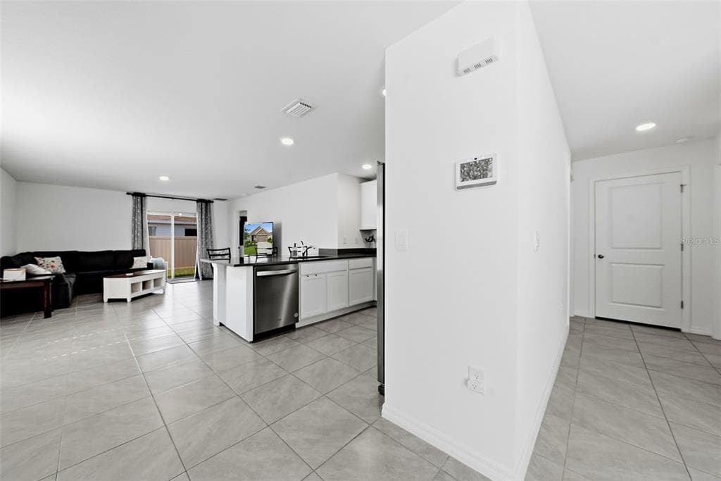 37396 SHARKS EYE LANE, ZEPHYRHILLS, FL 33541 — zdjęcie 4