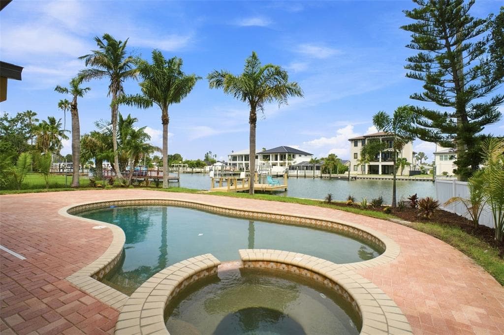 15918 REDINGTON DRIVE, REDINGTON BEACH, FL 33708 — zdjęcie 2