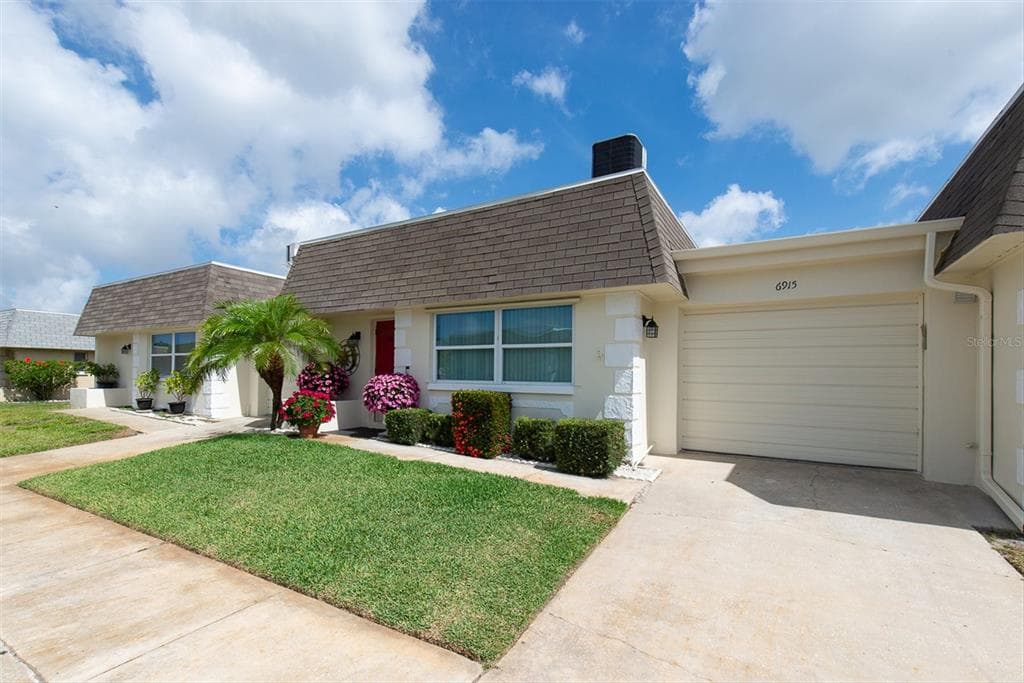 6915 VERSAILLES N, PINELLAS PARK, FL 33781