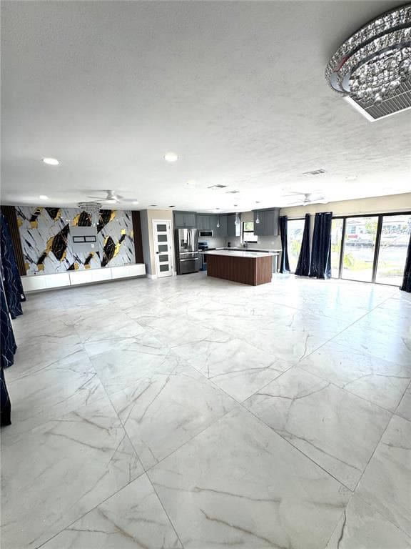 10708 DONBRESE AVENUE, TAMPA, FL 33615 — zdjęcie 3