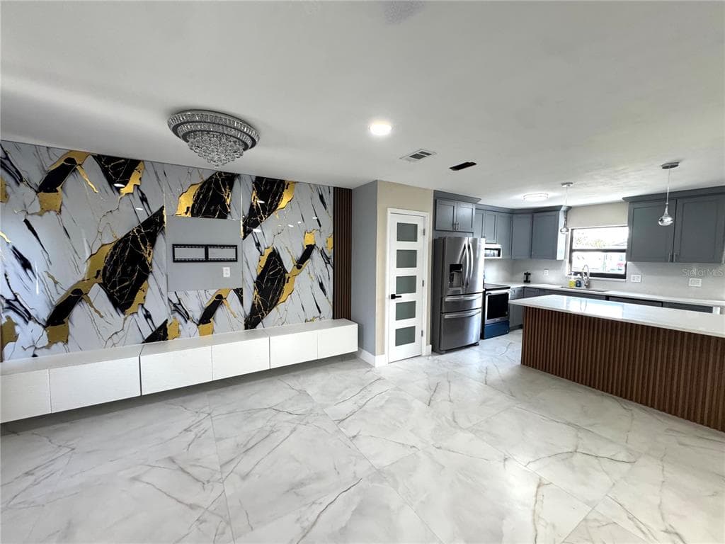 10708 DONBRESE AVENUE, TAMPA, FL 33615 — zdjęcie 5