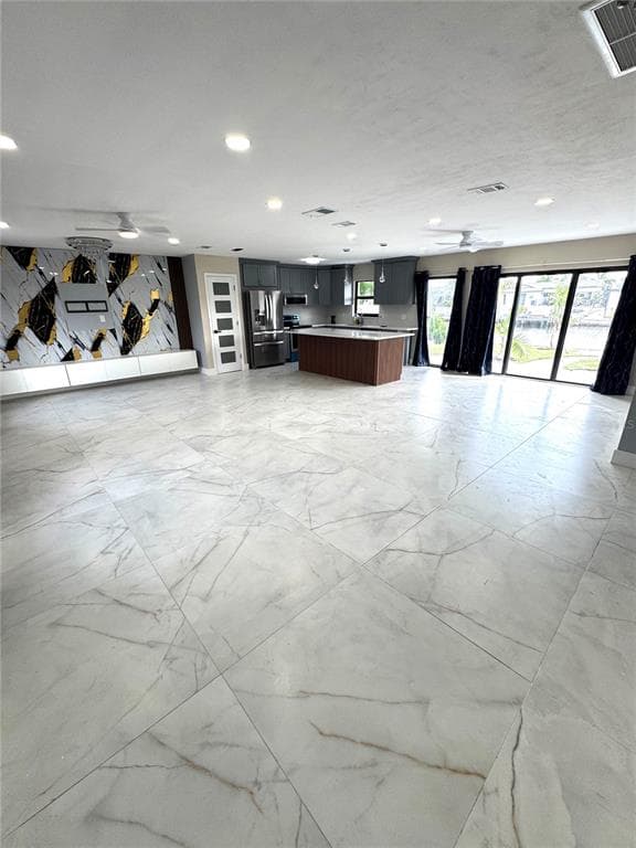 10708 DONBRESE AVENUE, TAMPA, FL 33615 — zdjęcie 4