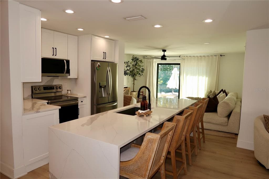 9484 TREASURE LANE NE, ST PETERSBURG, FL 33702 — zdjęcie 2