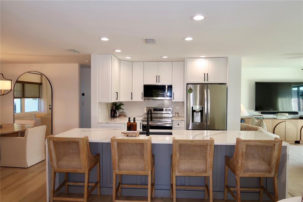 9484 TREASURE LANE NE, ST PETERSBURG, FL 33702 — zdjęcie 3