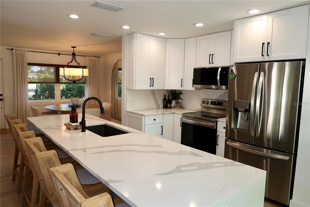 9484 TREASURE LANE NE, ST PETERSBURG, FL 33702 — zdjęcie 4