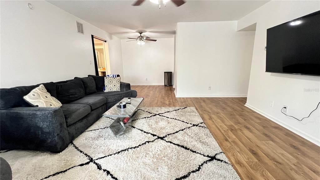 13289 ARBOR POINTE CIRCLE # 202, TAMPA, FL 33617 — zdjęcie 4