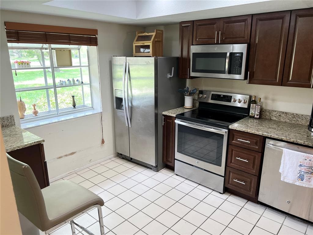 2297 LARK CIRCLE E # C, PALM HARBOR, FL 34684 — zdjęcie 4