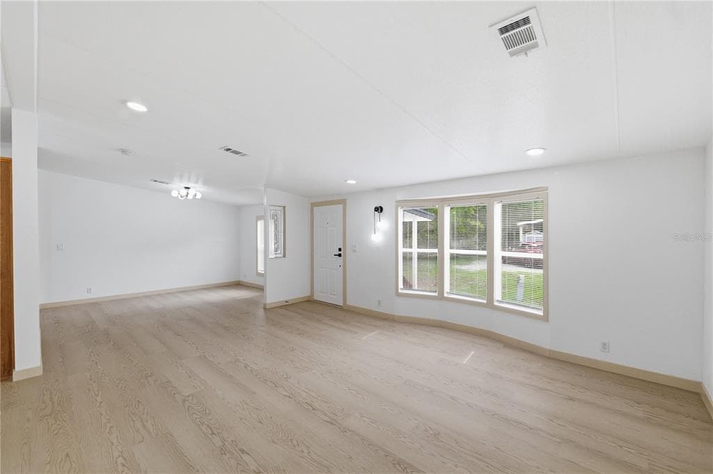 8726 N MEADOWVIEW CIR, TAMPA, FL 33625 — zdjęcie 2