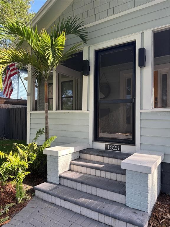 1323 7TH AVENUE N, ST PETERSBURG, FL 33705 — zdjęcie 2