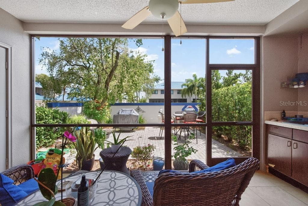 1672 WATERMARK CIRCLE NE, ST PETERSBURG, FL 33702 — zdjęcie 2