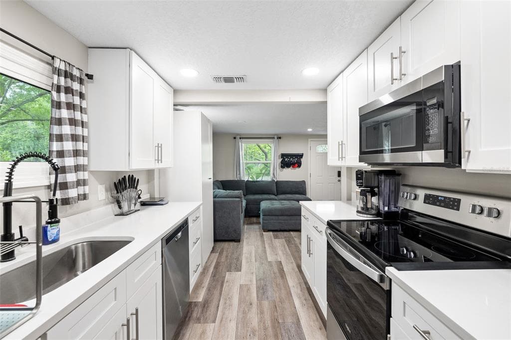7225 33RD STREET N, ST PETERSBURG, FL 33702 — zdjęcie 2