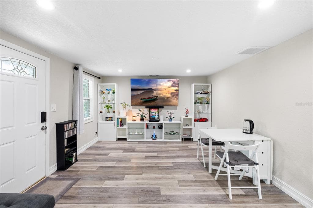 7225 33RD STREET N, ST PETERSBURG, FL 33702 — zdjęcie 4