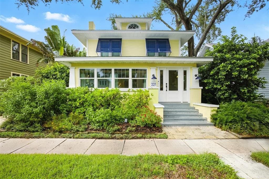 221 13TH AVENUE NE, ST PETERSBURG, FL 33701