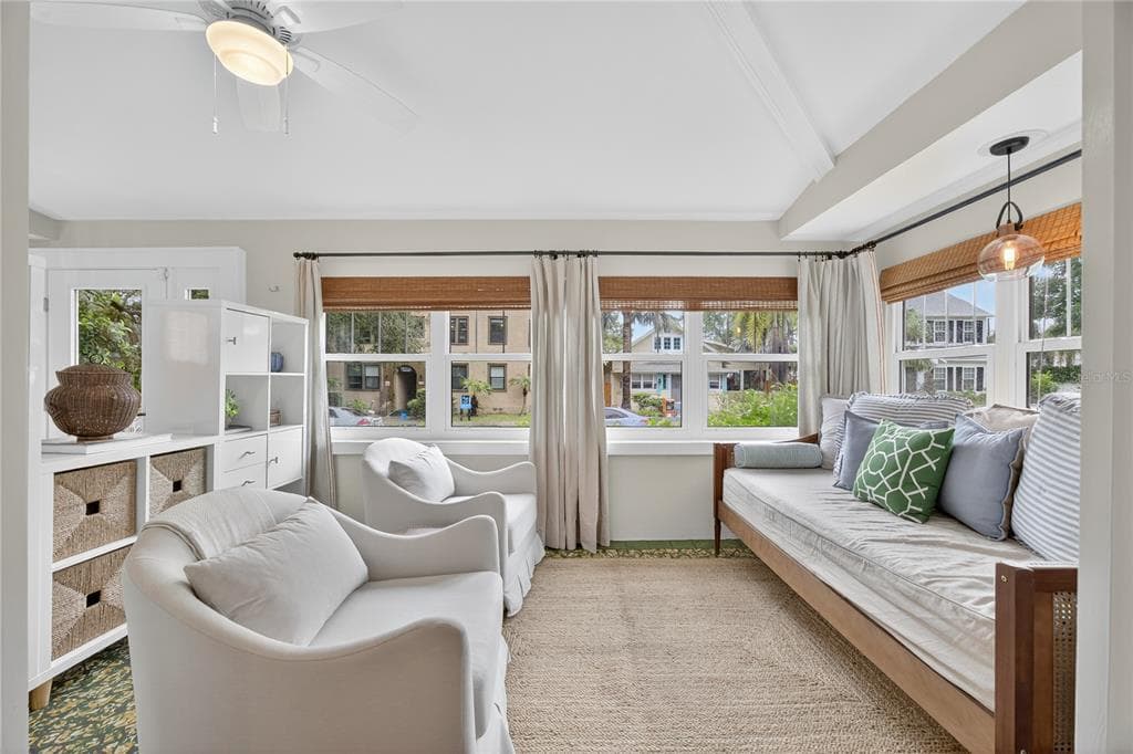 221 13TH AVENUE NE, ST PETERSBURG, FL 33701 — zdjęcie 4