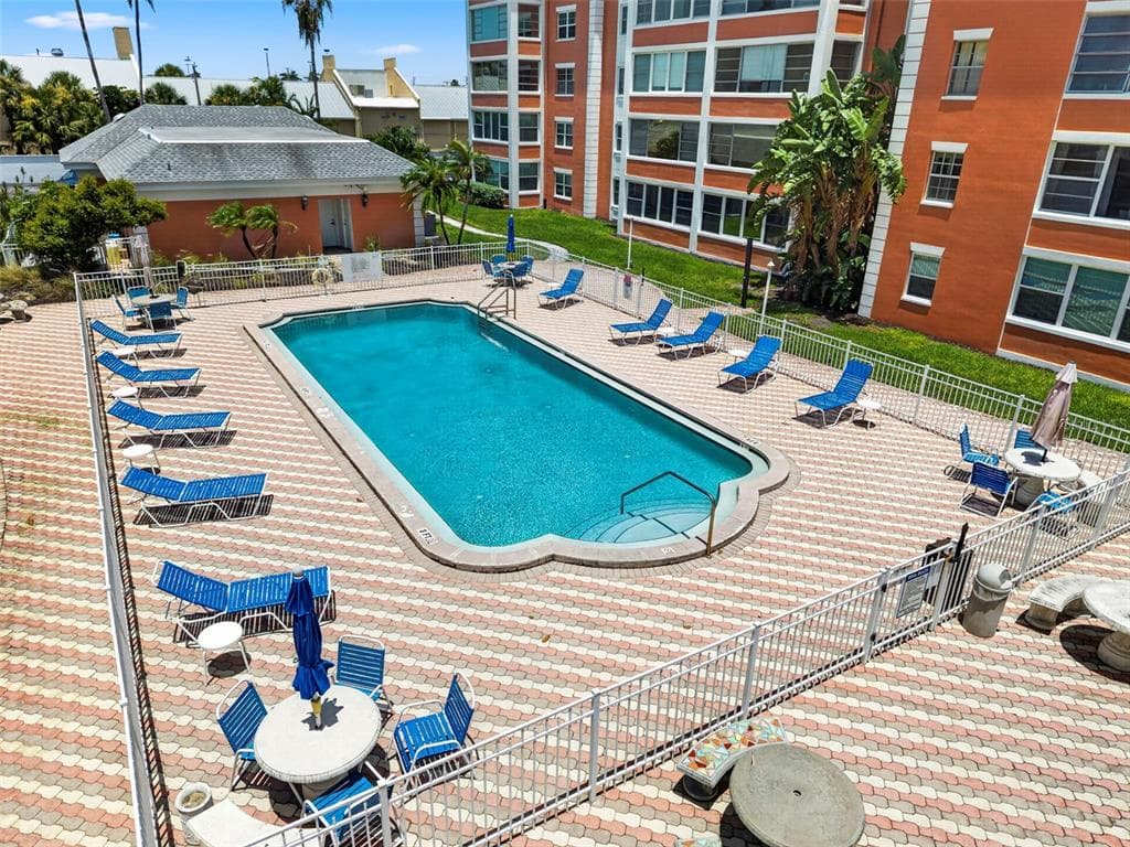 6960 20TH AVENUE N # 105, ST PETERSBURG, FL 33710 — zdjęcie 2