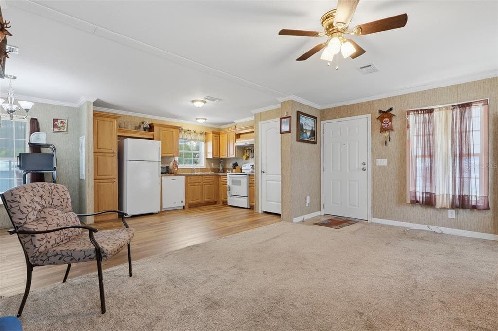 38745 NEW JERSEY AVENUE, ZEPHYRHILLS, FL 33542 — zdjęcie 4