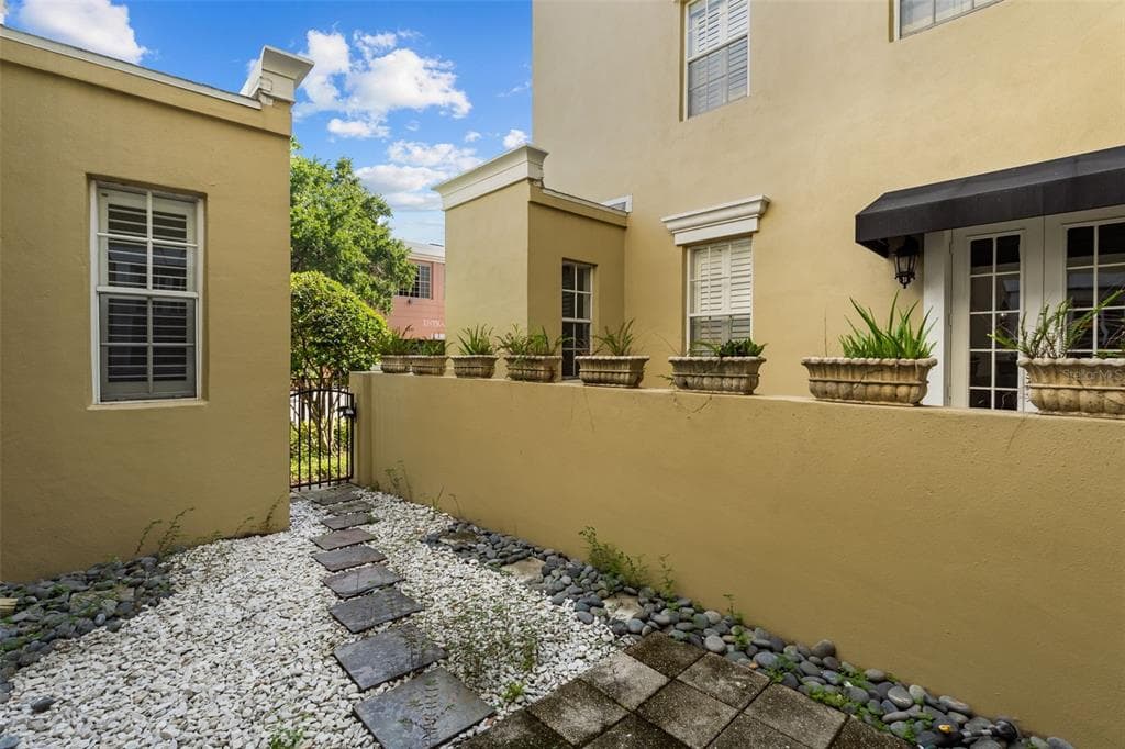 2419 VICTORIA GARDENS LANE, TAMPA, FL 33609 — zdjęcie 4