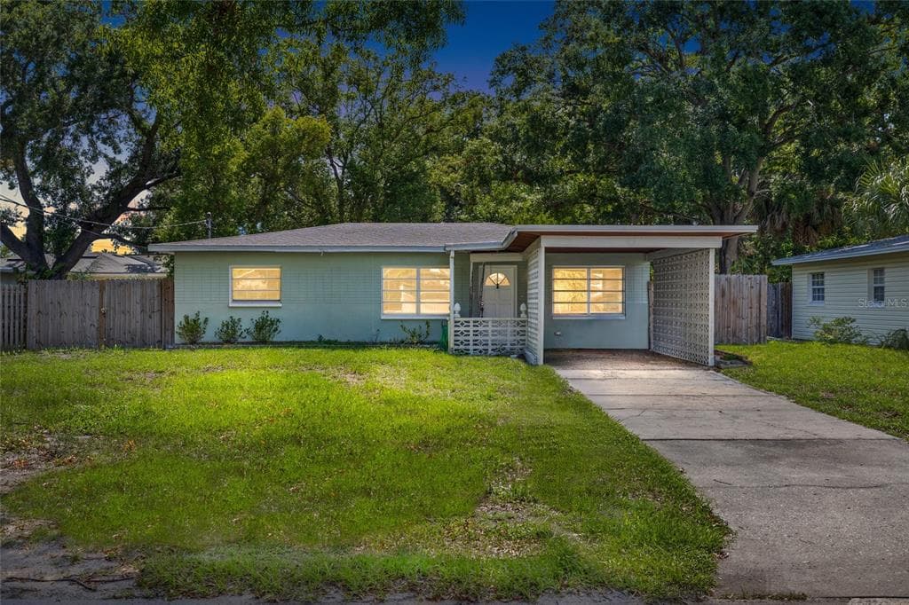 206 N GUNLOCK AVENUE, TAMPA, FL 33609