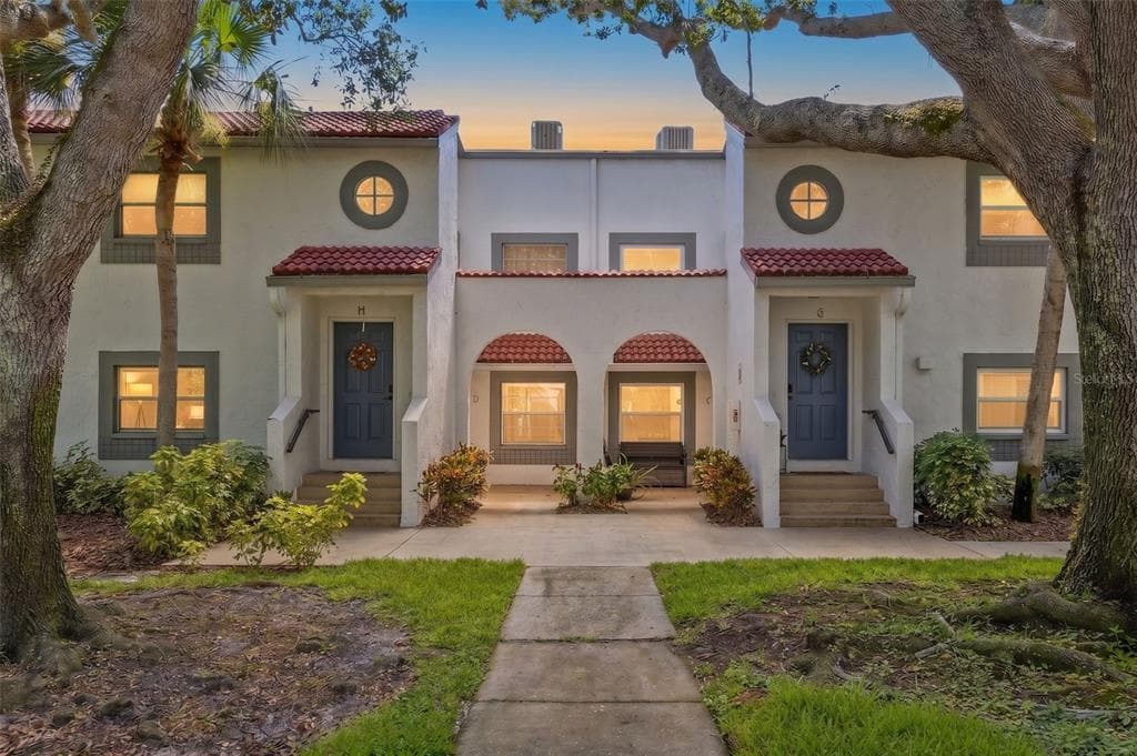 500 SANTA CRUZ PLACE NE # F, ST PETERSBURG, FL 33703