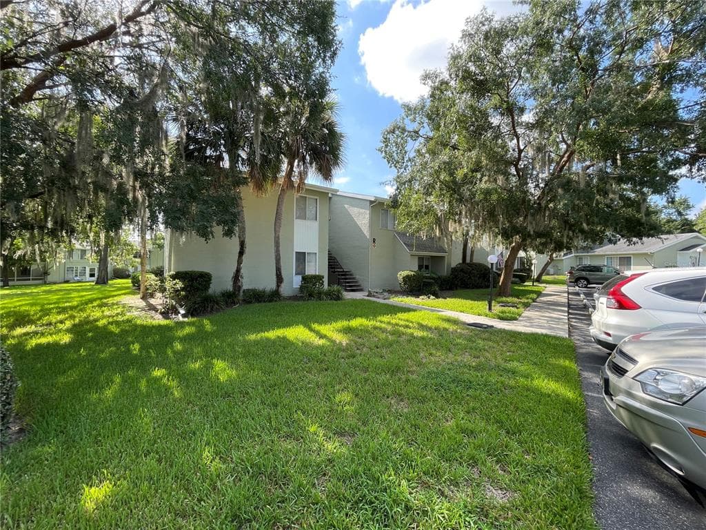 586 BAHIA CIRCLE # B, OCALA, FL 34472