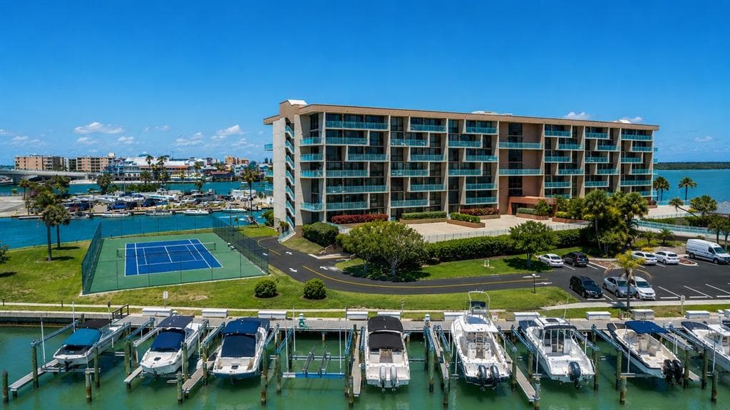 1 KEY CAPRI # 102W, TREASURE ISLAND, FL 33706