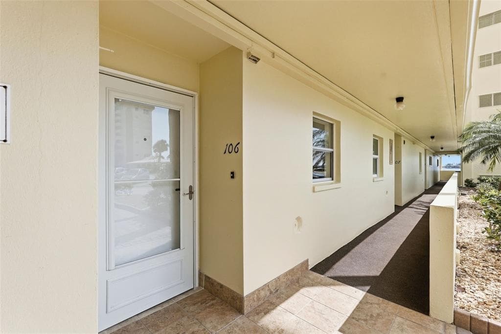 4775 COVE CIRCLE # 106, ST PETERSBURG, FL 33708 — zdjęcie 2