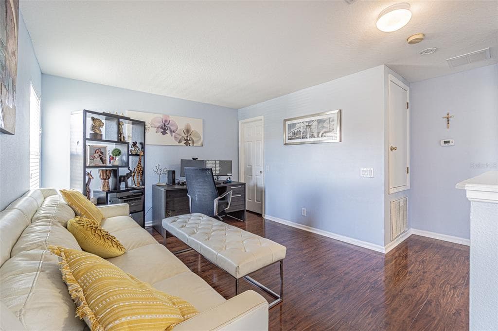 1031 PASEO DEL RIO NE, ST PETERSBURG, FL 33702 — zdjęcie 3