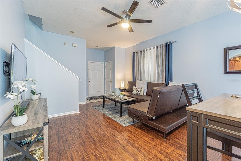 1031 PASEO DEL RIO NE, ST PETERSBURG, FL 33702 — zdjęcie 4