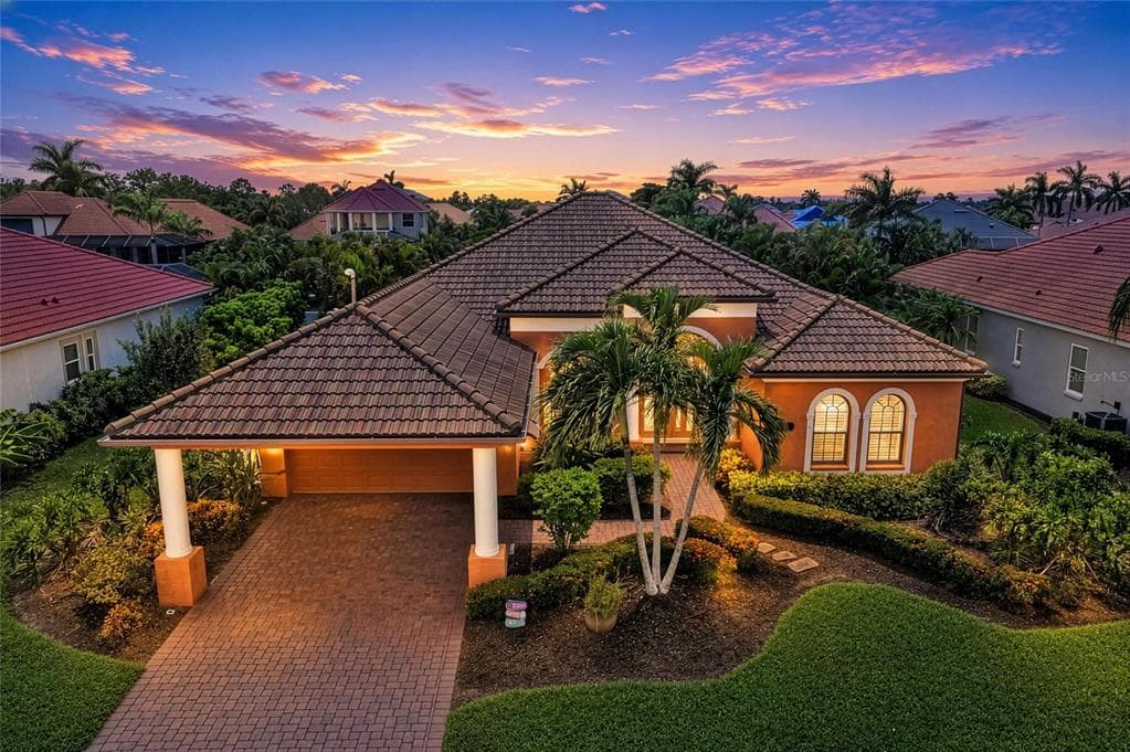 545 MAST DRIVE, BRADENTON, FL 34208