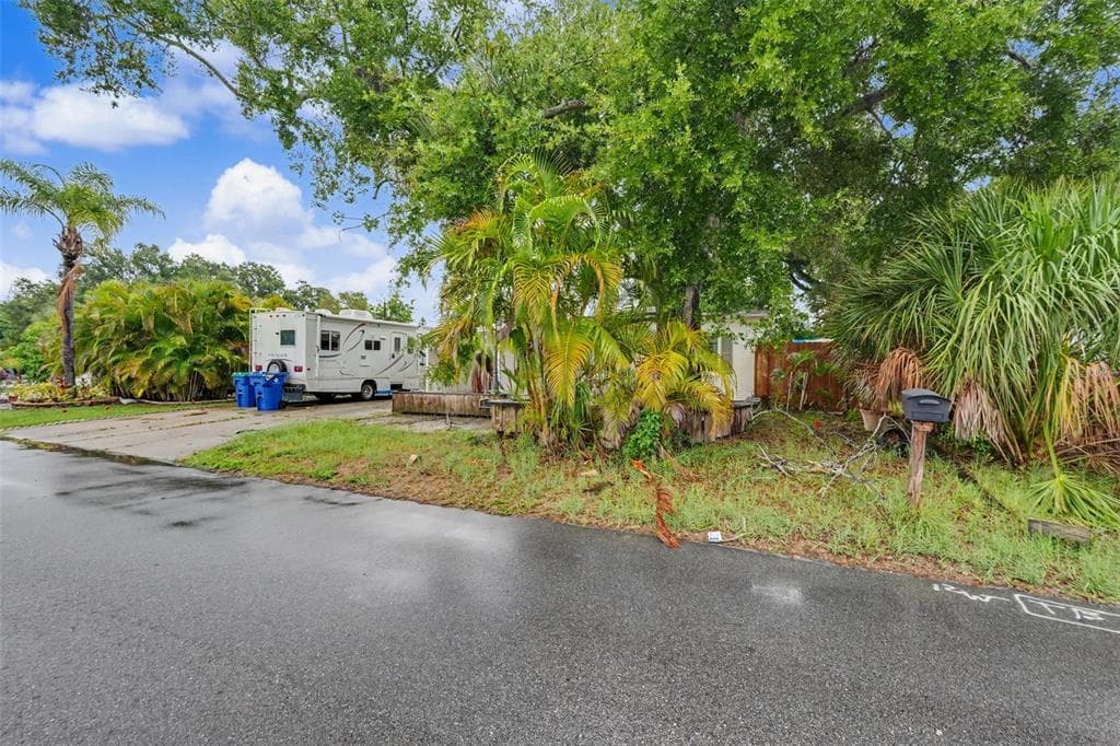 824 67TH STREET S, ST PETERSBURG, FL 33707 — zdjęcie 4