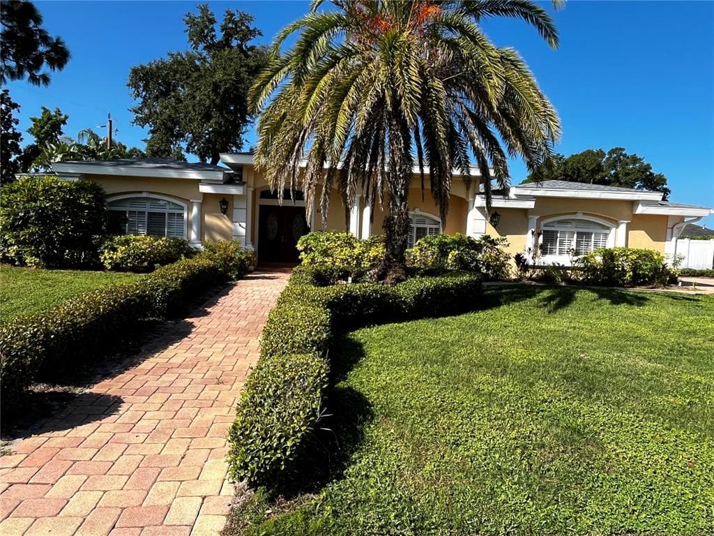 601 PALM AVENUE, BELLEAIR, FL 33756