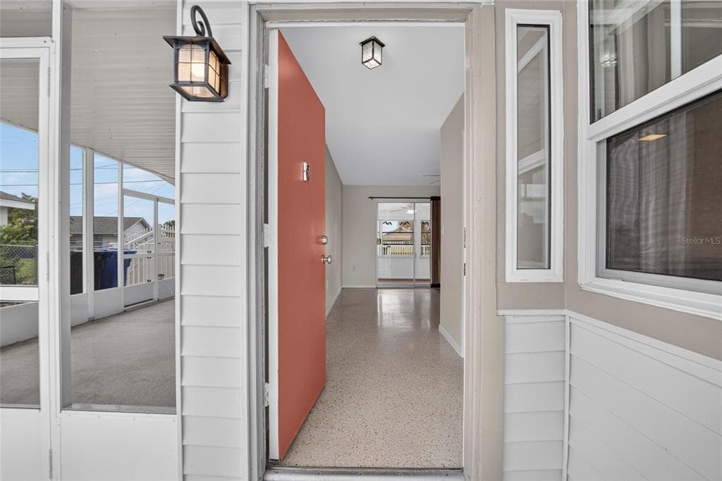 705 THUNDERBIRD AVENUE, SUN CITY CENTER, FL 33573 — zdjęcie 2