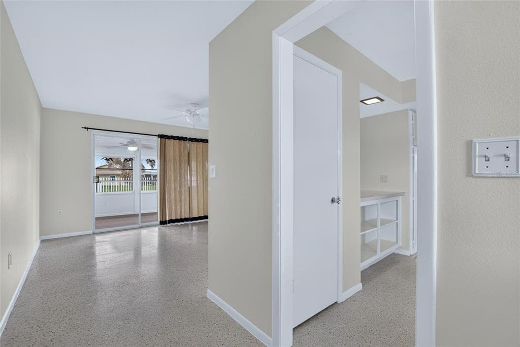 705 THUNDERBIRD AVENUE, SUN CITY CENTER, FL 33573 — zdjęcie 3