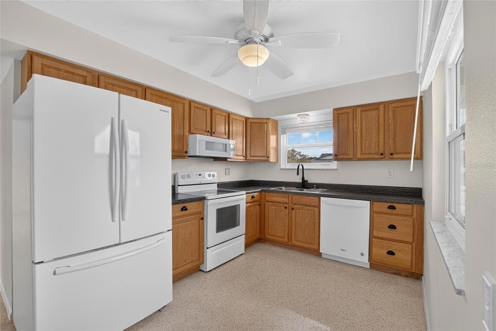 705 THUNDERBIRD AVENUE, SUN CITY CENTER, FL 33573 — zdjęcie 5