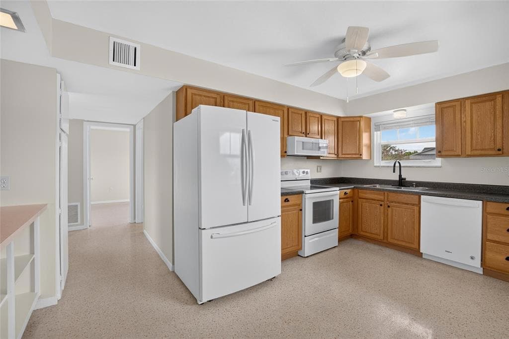 705 THUNDERBIRD AVENUE, SUN CITY CENTER, FL 33573 — zdjęcie 4