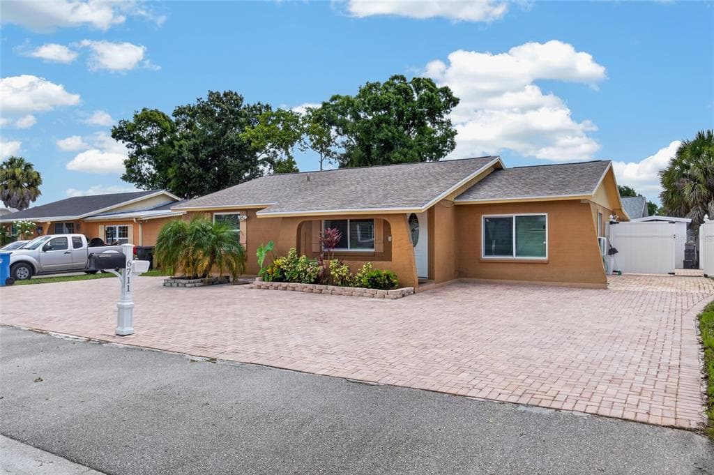 6711 GLEN FOREST COURT, TAMPA, FL 33615 — zdjęcie 2