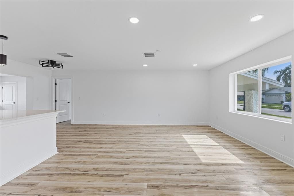 9354 119TH WAY, SEMINOLE, FL 33772 — zdjęcie 4