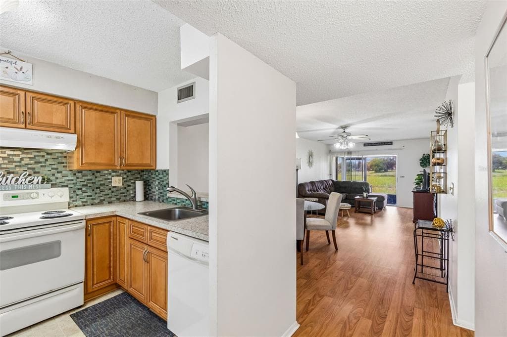 11110 CARRIAGE HILL DRIVE # 5, PORT RICHEY, FL 34668 — zdjęcie 5