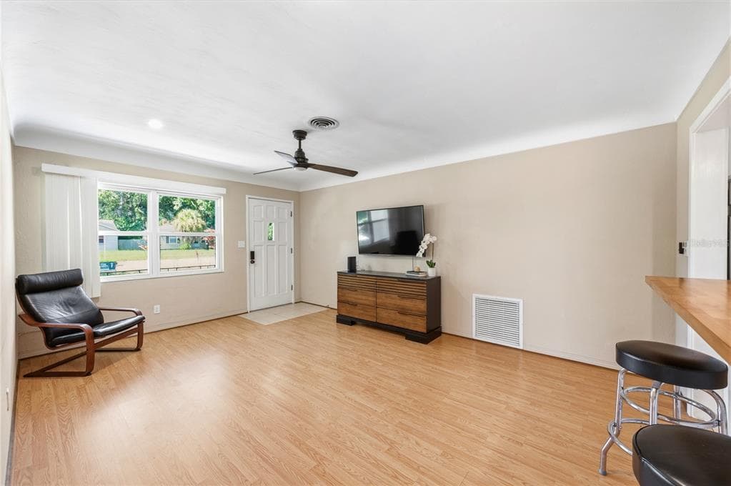 3611 9TH AVENUE N, ST PETERSBURG, FL 33713 — zdjęcie 2