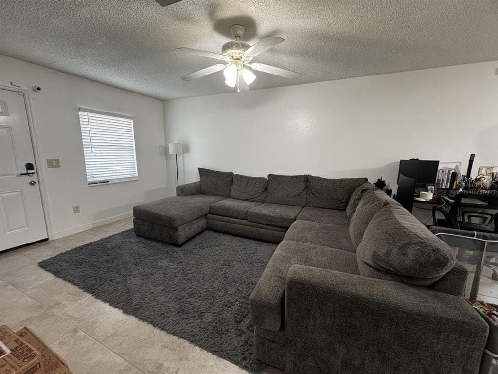 31 DEACON JONES BOULEVARD # A & B, ORLANDO, FL 32810 — zdjęcie 2